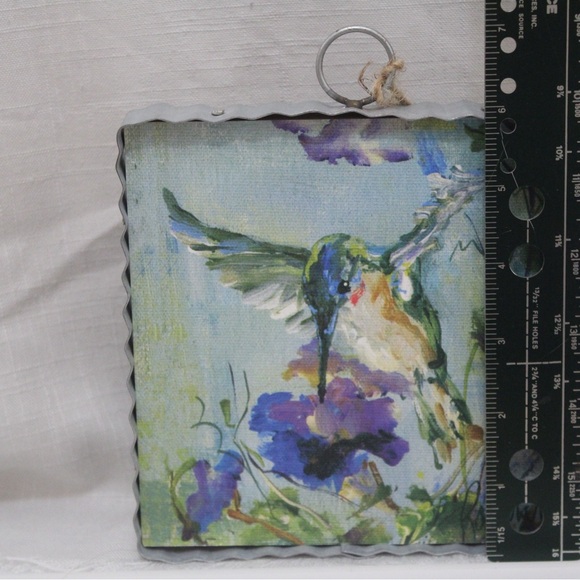 The Round Top Collection’s Brand New 6” square tin framed Hummingbird Art Tile - Picture 4 of 8